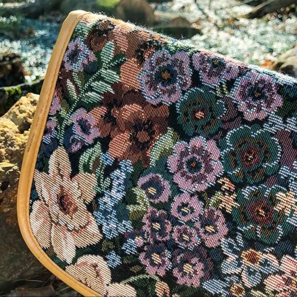 Vintage floral print clutch - Picture 10 of 10